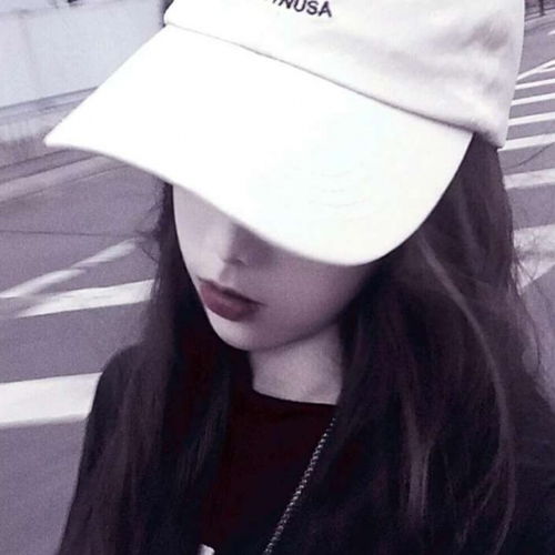 女头像真人图片戴帽子30岁