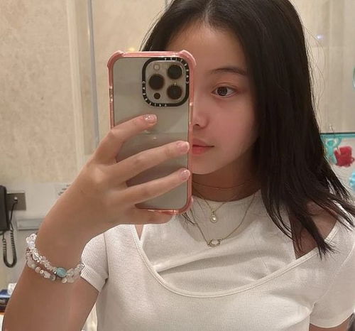 除了肖战还有明星过生日高圆圆穿小黑裙拍写真,姚晨晒旧照庆生