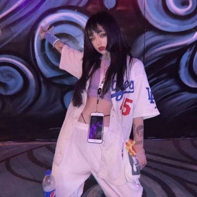 非主流伤感头像女生大全人的内心不种鲜花就长满杂草