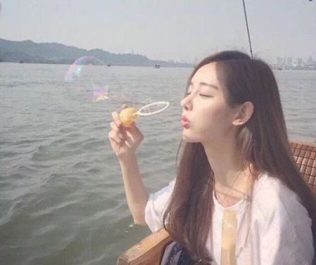 女生长头发图片气质长发怎能让人不爱