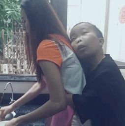 两快手最火网红,一位座驾迈凯伦一位中国最丑坐拥无数美女
