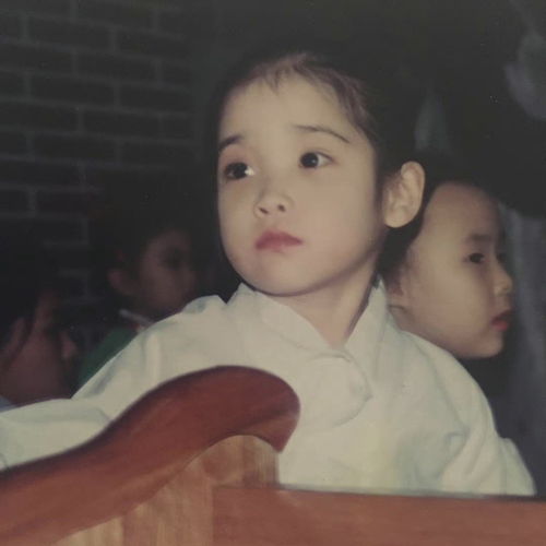 小孩时的国民妹妹iu