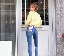 街拍大多数女性朋友钟爱牛仔裤的原因,其实很简单