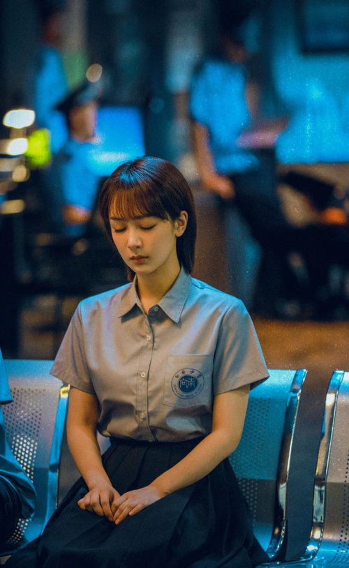 杨紫当老板后气场大变穿衬衫变身女总裁,短发造型愈发霸气侧漏