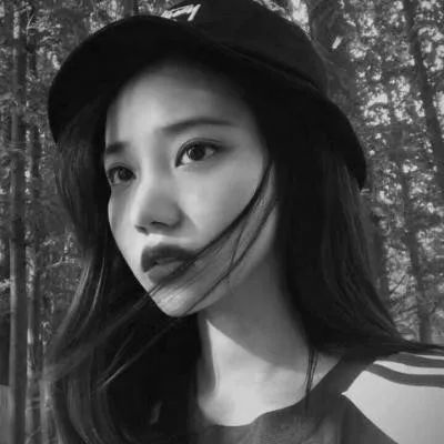 伤感霸气的黑白色女生头像这个世界有趣没趣的是我