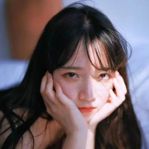 女生头像虽然我不那么有钱,但是我给你的爱却是独一无二的爱