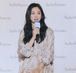 网曝双宋婚变,出席活动依旧不戴婚戒,一头长发尽显女性魅力