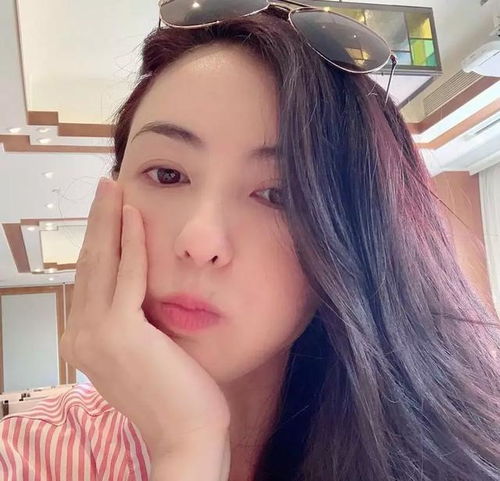 张柏芝被赶下飞机后续路人偶遇爆料其态度差,租别墅各种挑刺