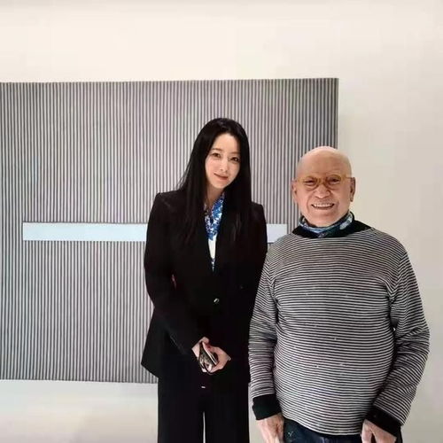 女生西服头像金喜善