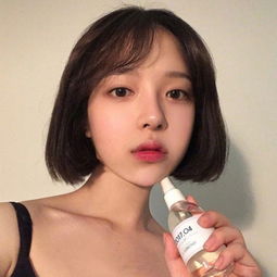 单调女生头像短发
