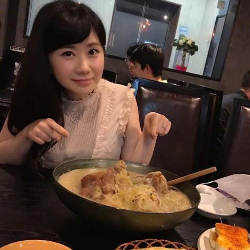 福原爱生下二胎之后变化大,体态更加丰盈,但还是一张娃娃脸