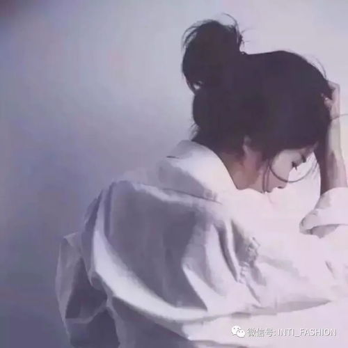 致女人纵有三千烦恼,不如拈花一笑