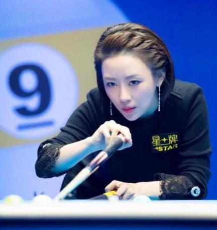 九球天后潘晓婷,37岁的她如同20岁少女一般,气质过人仍旧单身