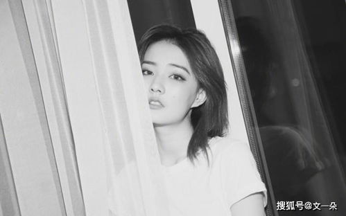 张铭恩分手徐璐,疑似曝出新恋情,与胡冰卿上演搭肩热吻