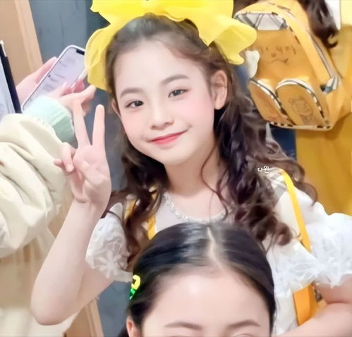 太卷了韩国13岁女孩女团出道,小学才刚毕业网友牙都没换完