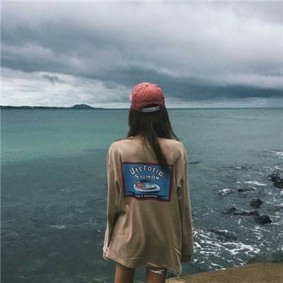 海边气质美女背影头像自找的痛不敢喊痛