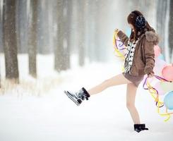 女生下雪意境头像有没有一个女生在下雪天的意境场景头像要唯美点的
