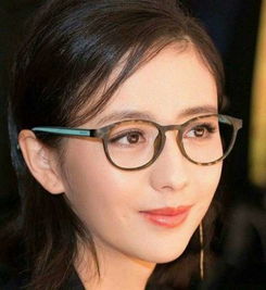 戴眼镜最好看的8位女明星,迪丽热巴最冷,赵丽颖最萌