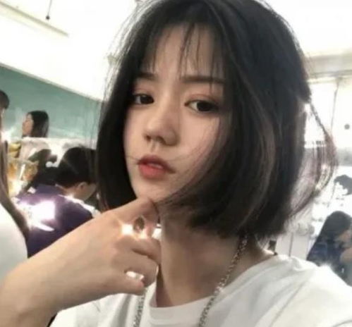初恋还在的女孩子,95喜欢留3发型,难怪被喊异性绝缘体