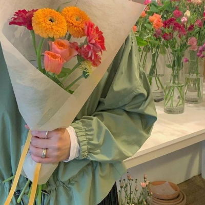 捧花女生头像女生