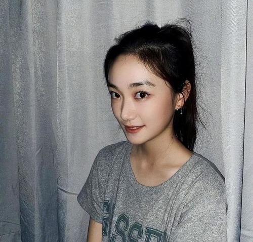 孙俪妹妹颜值比姐姐高穿针织衫卫衣气质出众,侧颜下赢过众女星