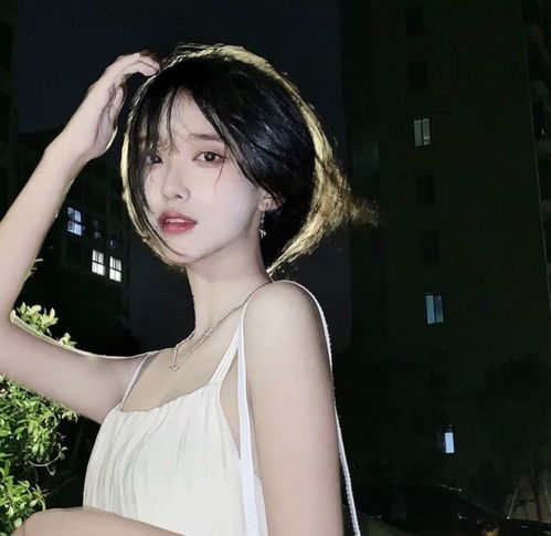 神仙女头挽刀留不住落樱