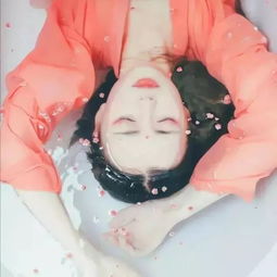 孤独黑暗的头像女生真人孤独