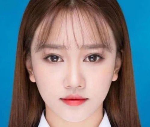 女生拍证件照时,记住这4个小心机,保证照片比真人更美
