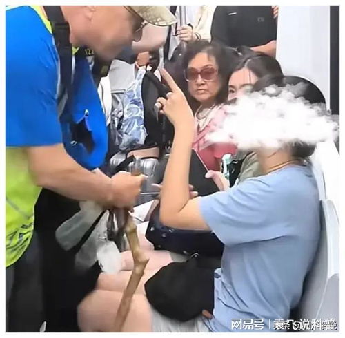 大爷地铁强迫女学生让座后续车厢乘客报警,警方行政拘留