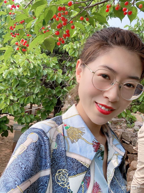 戴眼镜的女生适合哪种短发发型
