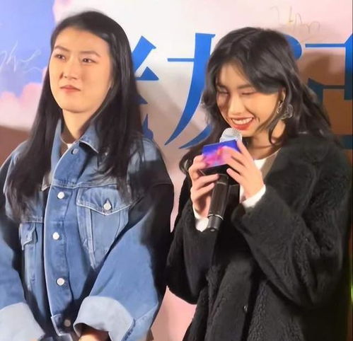 冯小刚养女晒度假照,56岁徐帆素颜出镜,为徐朵买口红香水好大方