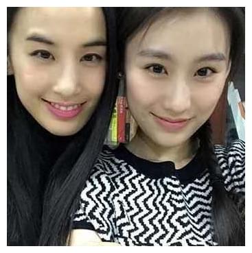 45岁杨子深夜与美女聚餐,戴同款情侣手链,女方身份曝光引热议