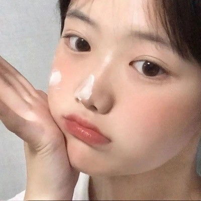 狂笑开心的图片女头像素颜