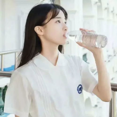 一个男人把你装在心里,他就会有这5个表现