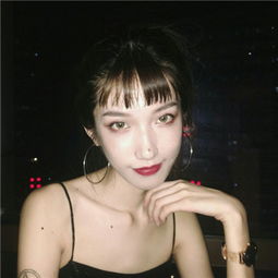 高清美女性感霸气头像2018最新留一头长发烫卷拉直且随你