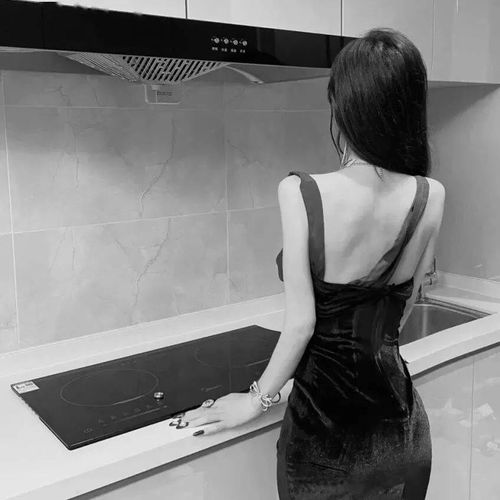 高级质感黑白女生头像