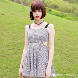 吊带裙是小胸姑娘的最佳单品,充满调皮的少女气息