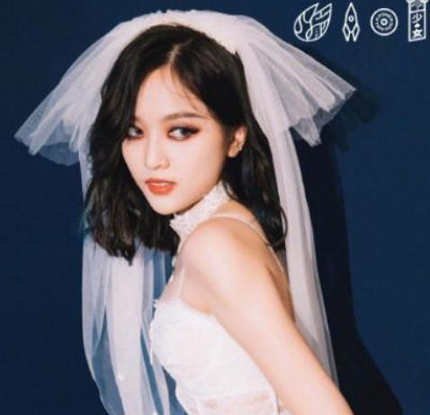 火箭少女101全团写真照,吴宣仪如同黑暗系的公主,这是杨超越