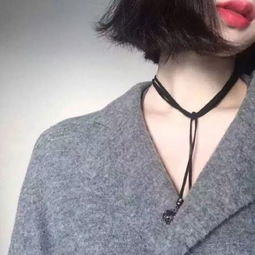 女生头像短发高冷口红艳丽