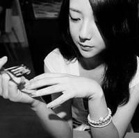 黑白头像女唯美qq头像