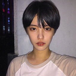 照片短发女生头像的背面照片短发