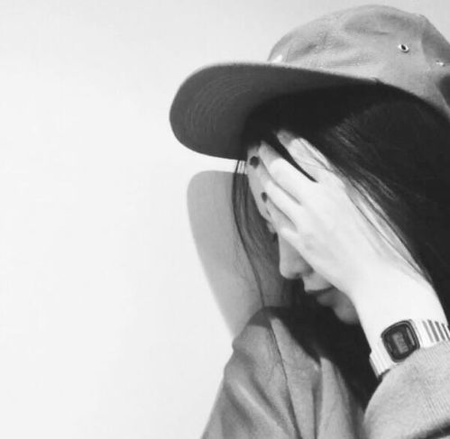 求女生戴帽子侧面或背影,高清的,当头像