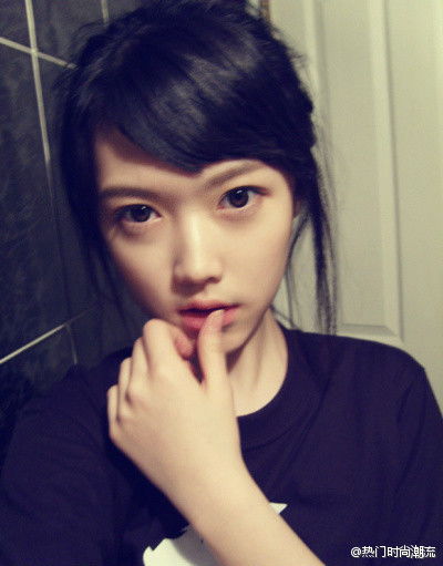 qq头像可爱萌女生侧脸贾静雯