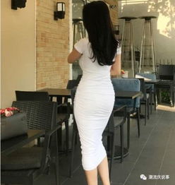 漂亮的连衣裙能够放大你身材的优点,增加你的个人魅力