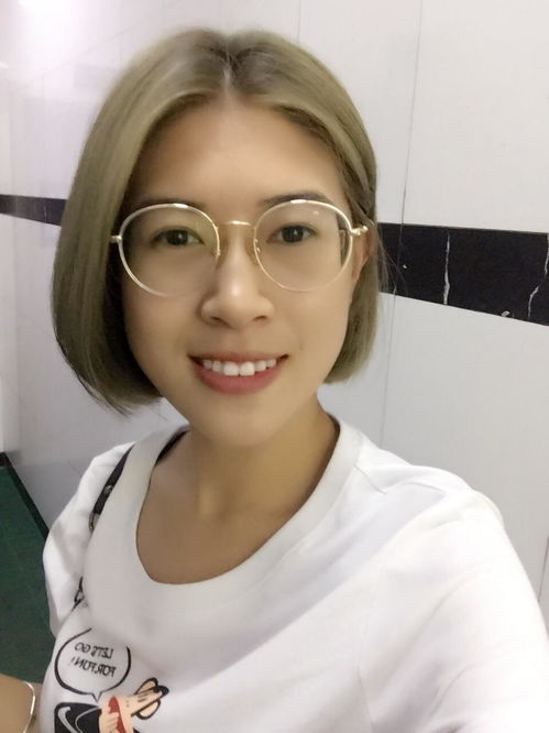 戴眼镜的女生适合哪种短发发型