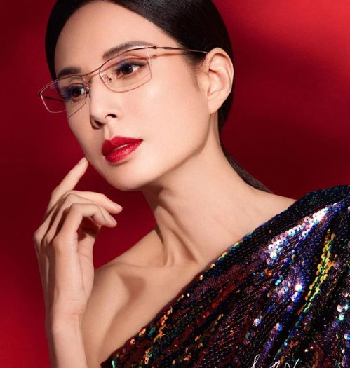 54岁李若彤还能穿上17岁同款校服,痴爱十年被抛弃,自称内心变强大
