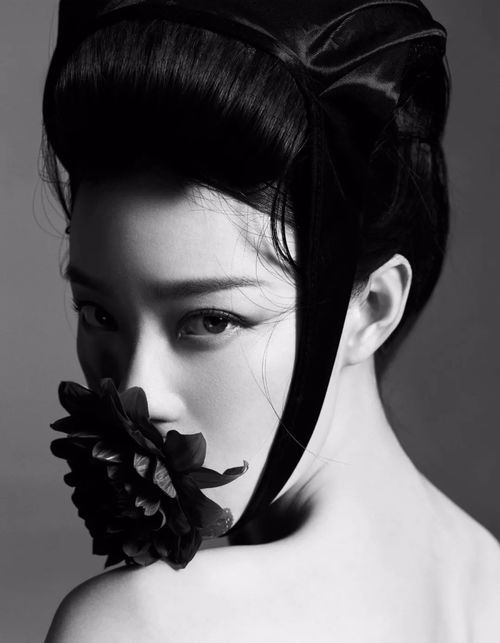 倪妮喵总红秀grazia封面大片曝光,冷艳黑天鹅也是酷女孩