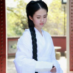 武汉一大学女生神cos小龙女酷似刘亦菲图