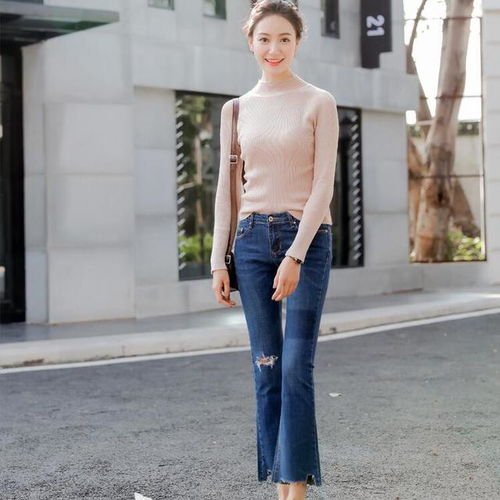 王菲带女儿出游,49岁穿的比小姑娘还时髦,身上的裤子确实好看