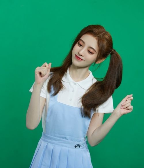 鞠婧祎到底有多少女感今日份减龄小清新风,蓝色美腻十分讨喜